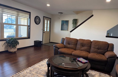 De Pere House | Spacious 4BR Home Near NFL Draft – 5.7 Miles from Lambeau!