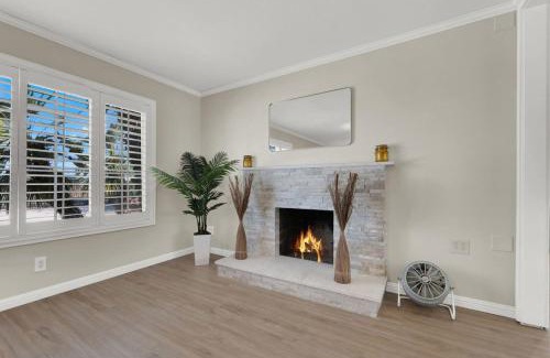 Enterprise House | Spacious 4BR plus Den with Pool, Jacuzzi, BBQ, Near Strip