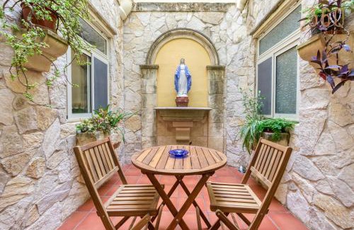 San Tumas House | Spacious 4BR Terraced House with Rooftop Access by 360 Estates