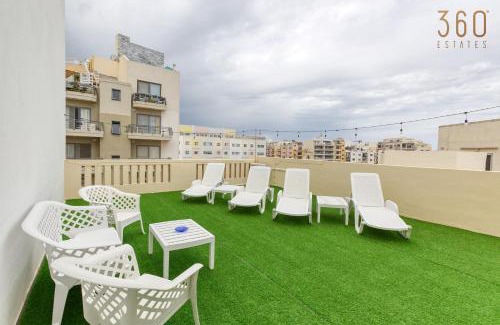 San Tumas House | Spacious 4BR Terraced House with Rooftop Access by 360 Estates