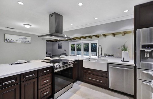 University Park House | Spacious 4BR w/Pool & Driveway