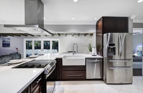 University Park House | Spacious 4BR w/Pool & Driveway