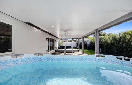 University Park House | Spacious 4BR w/Pool & Driveway