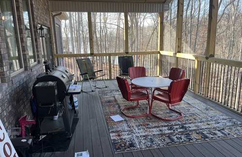 Cadiz House | SPACIOUS 5/3 SCREENED PORCH AND PATIO, LAKE VIEW