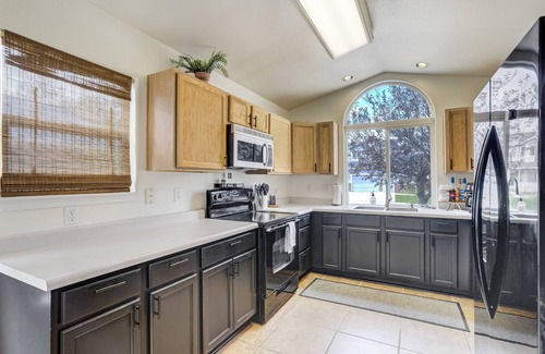 Colorado Springs House | Spacious 5-bd house, close to the Broadmoor Hotel in beautiful Colorado Springs