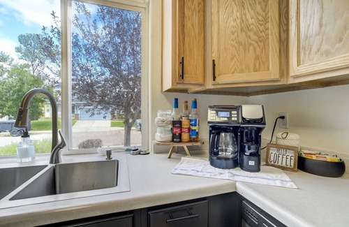 Colorado Springs House | Spacious 5-bd house, close to the Broadmoor Hotel in beautiful Colorado Springs