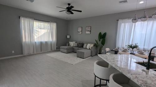 Rovey Farm Estates House | Spacious 5 BD Luxury Getaway Near Westgate