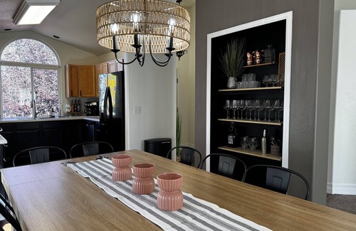 Colorado Springs House | Spacious 5-bd house, close to the Broadmoor Hotel in beautiful Colorado Springs