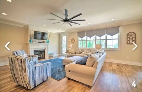 Iuka House | Spacious 5-bed/5 bath home with river view.