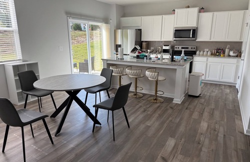 Lawrenceville House | Spacious 5-bedroom house with AC and WiFi in awesome Lawrenceville