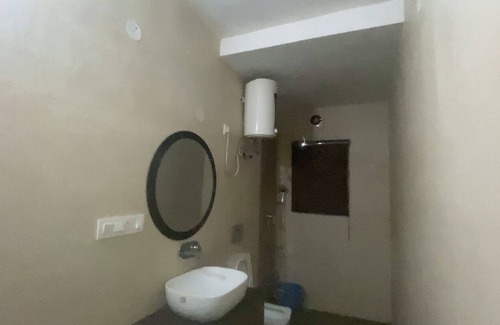 Sarita Vihar Apartment | Spacious 5-bedroom apartment with WiFi, AC in lovely New Delhi