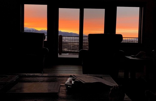 Ennis Cabin | Spacious 5-bedroom cabin in McAllister with stunning views, very kid friendly!