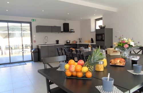 Montchal Cottage | Spacious 5-Bedroom Cottage with Terrace, Garden & Jacuzzi in Montchal