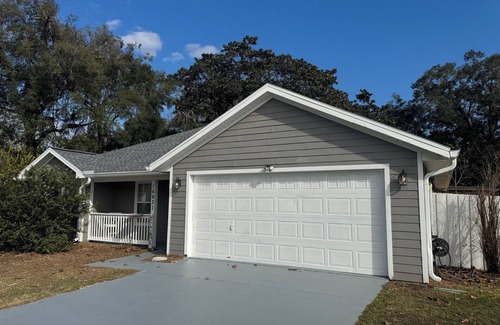 Alachua House | Spacious 5-bedroom house with AC, WiFi in pleasant Alachua