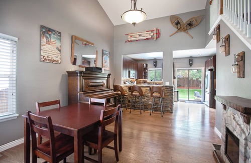 Seven Hills House | Spacious 5-bedroom house with Hot Tub and Central AC in Aurora