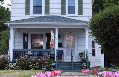 Geneva House | Spacious 5-bedroom house, Family Entertainment Pavilion, WiFi, AC in Geneva