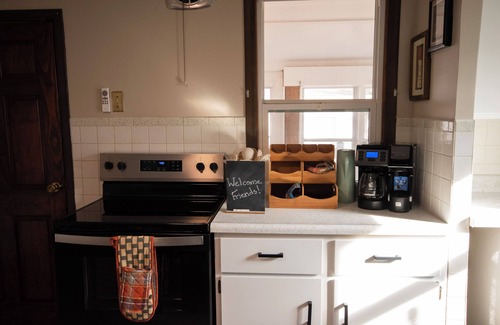Omaha House | Spacious 5-bedroom house with Wi-Fi and washer/dryer in convenient South Omaha