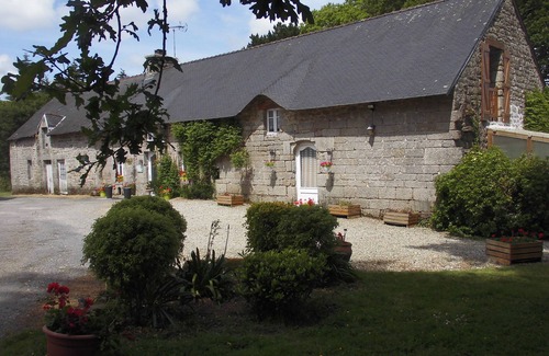 Meslan Cottage | spacious 5 bedroom longère family or group vacation up to 10