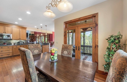 Whittier House | Spacious 5-bedroom Mountain House with Movie Room & Pool Table
