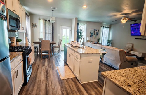Lake Charles House | Spacious 5-bedroom house in marvelous Lake Charles with AC, WiFi