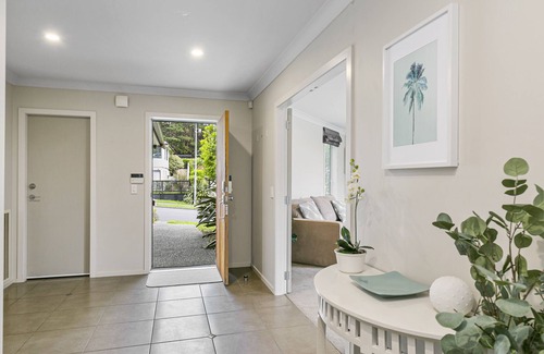 Johnsonville House | Spacious 5 bedroom with Garage * FIFA World Cup Base!