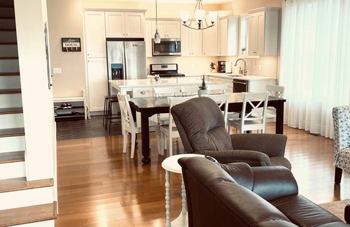 Miami Park House | Spacious 5 BR home with views of Lake Michigan and access to beach via stairway.