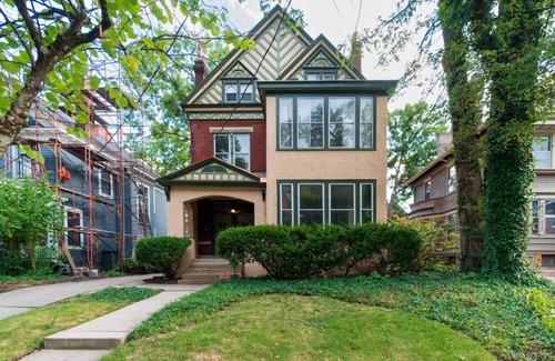 Clifton House | Spacious 5-BR Renovated Home-10 min drive to DT