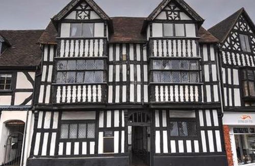 Shrewsbury Hotel | Spacious 5 Family Rooms House By Shropshire Escapes Short Lets & Serviced Accommodation Shrewsbury With Free WiFi