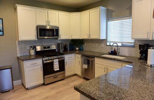 Visalia House | Spacious 5BD Home w EV charger near Sequoia Ntl Pk