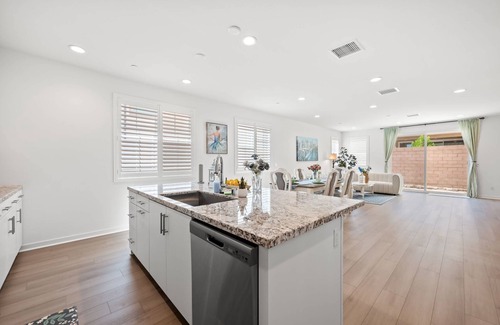 Fontana House | Spacious 5BR Getaway w Game Room Modern Comfort