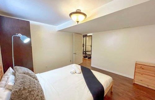 Downtown Gatineau Apartment | Spacious 5BR home. Close to everything!