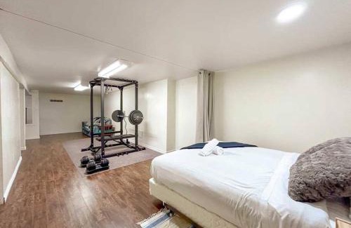 Downtown Gatineau Apartment | Spacious 5BR home. Close to everything!