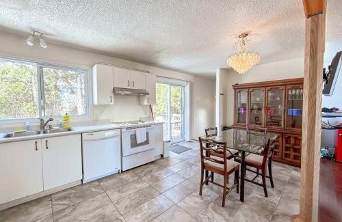 Downtown Gatineau Apartment | Spacious 5BR home. Close to everything!