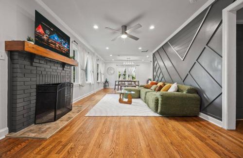 Church Street House | Spacious 5BR Yard Access Grant Park