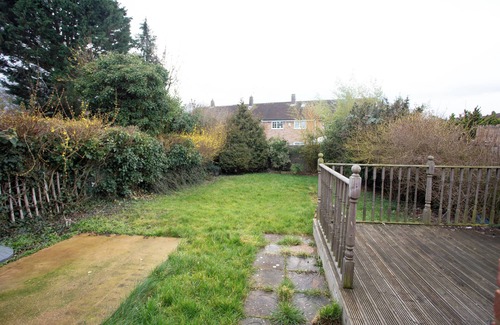 Luton House | Spacious 6 Bed Haven in Luton: Contractor-Friendly