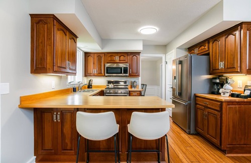 Granger House | Spacious 6-Bed Luxury Home Near Notre Dame