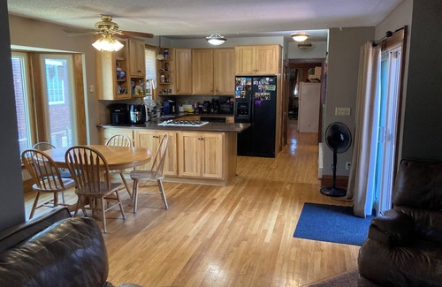 Merriam Park House | Spacious 6-bedroom 3 bath house Saint Paul - sleeps 18!