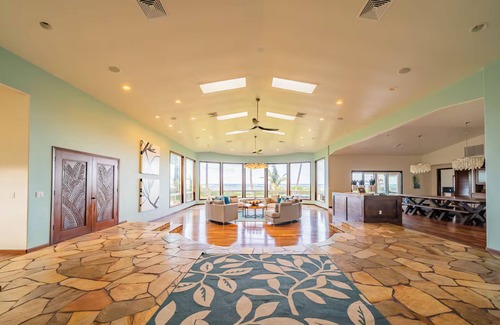 Hauula House | Spacious 6-bedroom beachfront estate with hot tub, AC, near shopping center