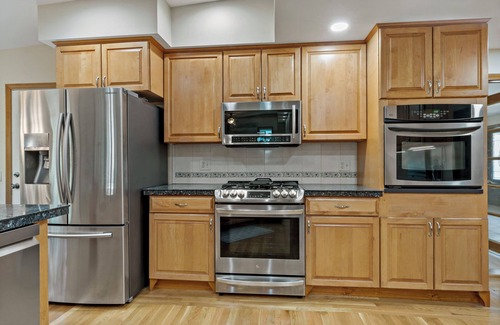 Bristol House | Spacious 6 Bedroom Cozy Seaside Escape