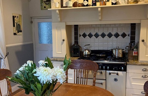 Londonderry Villa | Spacious 6 Bedroom Victorian Period Villa