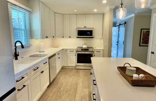 Reynolds Landing House | Spacious 6-bedroom house for Masters week; Lake, golf and lake views!