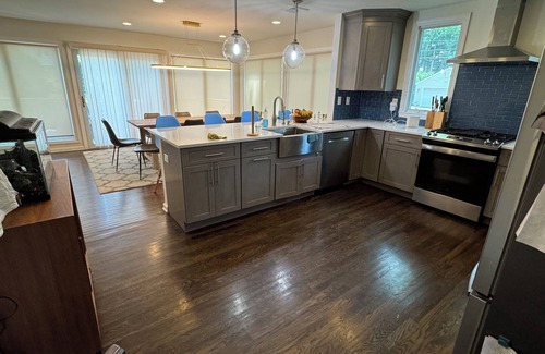 Princeton House | Spacious 6-bedroom house with WiFi and AC in charming Princeton