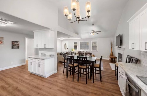 Sonora House | Spacious 6-bedroom home with ping pong table & large yard in enchanting Sonora