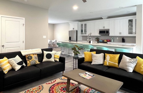 Reservoir House | Spacious 7-bedroom house with 3 masters close to Williamsburg
