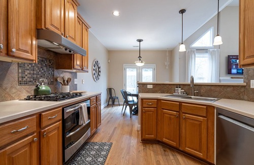 Woodstock House | Spacious 7BR for 12 | Private BKYD & New Amenities