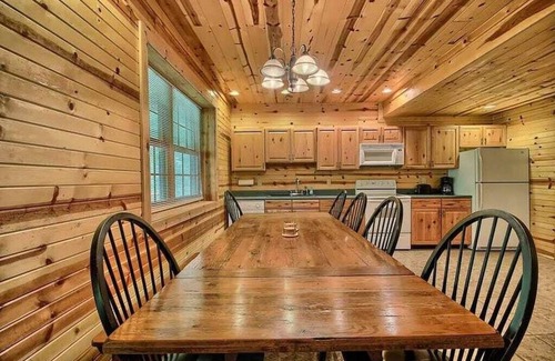 Rockbridge Cabin | Spacious 8-Bedroom Retreat at Martinwoods Cabins, Perfect for family gatherings