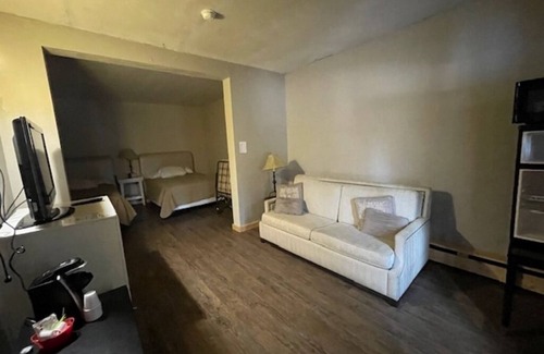 White Lake Hotel | Spacious 9-bedroom motel & lodge on the beautiful Wolf River in Northern WI.
