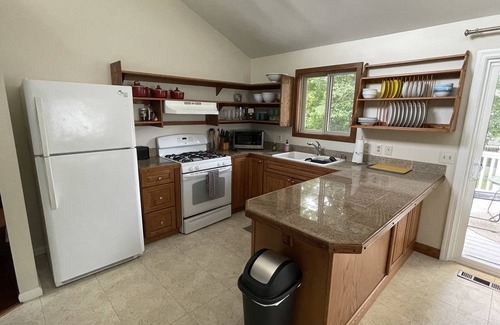 Bonnet Shores House | Spacious and bright coastal, quiet and close to beaches.