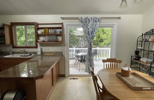 Bonnet Shores House | Spacious and bright coastal, quiet and close to beaches.