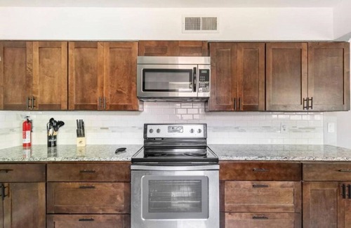 Garland House | Spacious, and centrally Located, 25 minutes from the Center of Downtown Dallas